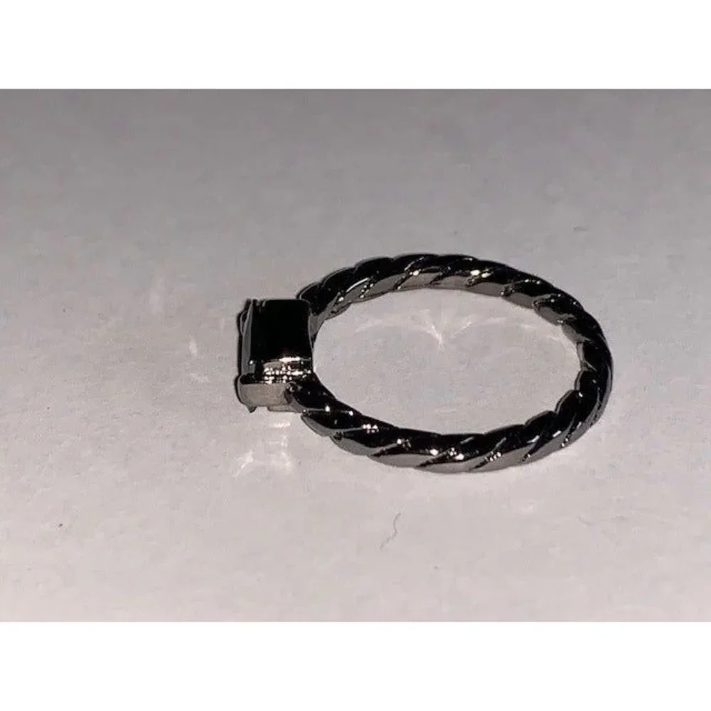 Beautiful ring Silver tone ring size 5 - Picture 2 of 5